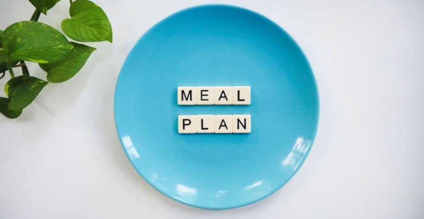 CENAR POCO Y TEMPRANO